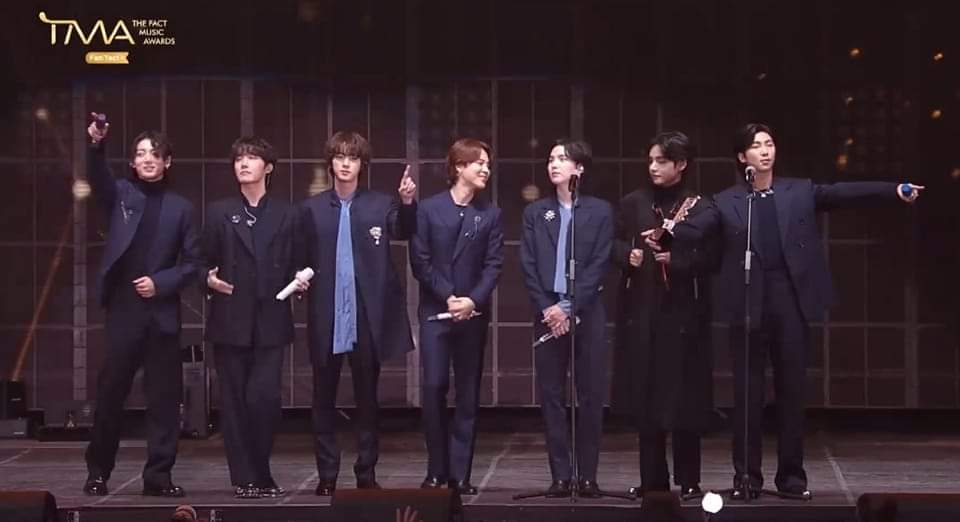 JKmoon0497's tweet photo. LOS PAVED THE WAY ARRASARON!! SE LLEVAN A CASA 7 PREMIOS...ES EL 7 DE NUEVO

#7DaysToBusanConcert
#BTSOnTMA2022
#BTSOurForeverArtist

#YetToCome by #BTS (@BTS_twt) is my trending song choice https://t.co/pnHgbBQDuj