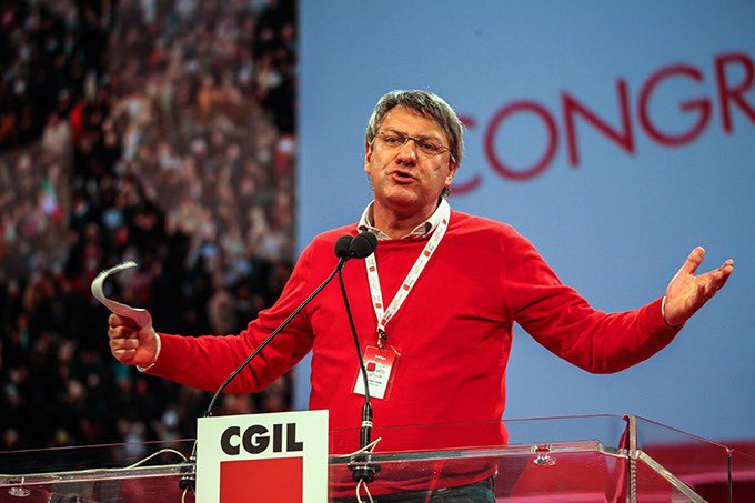 In piazza urlando forte contro un governo che ancora non c’è.
Ecco a voi l’”opposizione preventiva”.
A prescindere, direbbe Totò.
#Meloni #Cgil #Landini