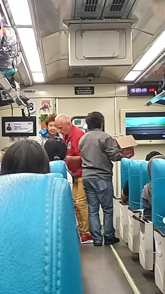Terhenti di stasiun cipari sekelompok WNA membeli 1kardus pop mie untuk di bagikan dengan rombongannya dikarenakan tidak dapat kompensasi dari <a href="/KAI121/">Kereta Api Indonesia</a> setelah menunggu 8.5jam hanya dikasih 1 botol aqua kecil. Bagaimana tanggung jawabnya, disini ada bayi dan anak kecil juga..