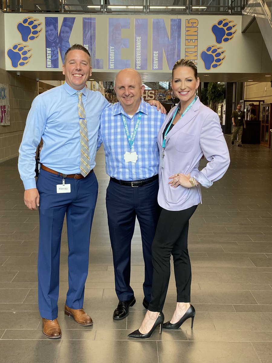 JessicaKromholz's tweet photo. Happiest of birthdays to our favorite person, mentor, and friend @KleinISDLarry! The GOAT. https://t.co/7T4uFm8Wgw