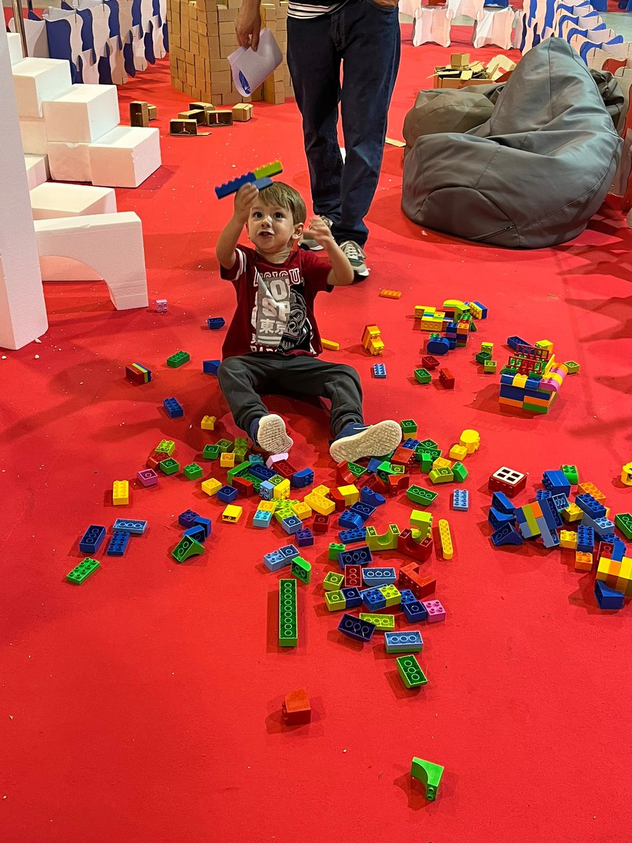 petitsenginyers's tweet photo. Ja ha obert #exproreus a @firaReusEvents ! Vine a jugar a l’espai que ha preparat @RedessaReus on els monitors de #petitsenginyers us ensenyarem les activitats #educatives i tecnològiques més divertides.
En Josep i en Leo han estat els primers a gaudir-les!
T’hi esperem! https://t.co/tGkEUIDpJJ