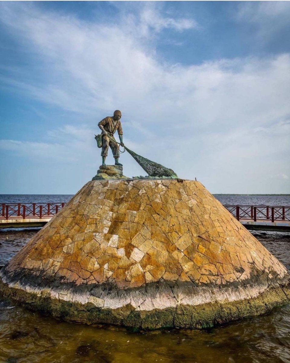 LiliCamposM's tweet photo. Hoy celebramos el orgullo de vivir en el paraíso.¡Feliz 48 aniversario a nuestro Quintana Roo! Tierra de gente trabajadora y pionera, que con su calidez y esfuerzo hacen de este estado, líder turístico de clase mundial. #QuintanaRoo48años https://t.co/BvSwX5mpgJ