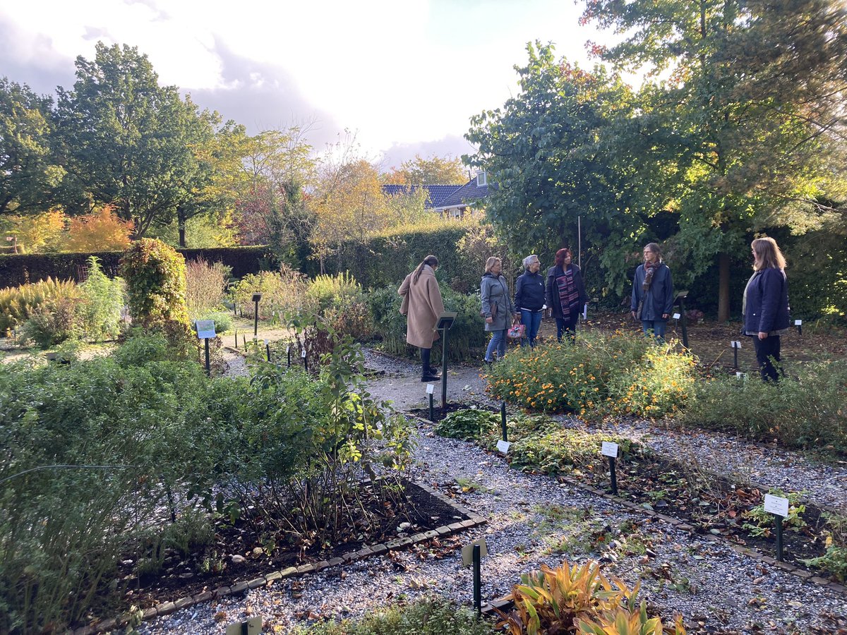 Laatste ronde rondleidersexamen op <a href="/dekruidhof/">dekruidhof</a> mooi om #gigagroen te mogen delen met cursisten die bij mij de rondleiderscursus volgden.