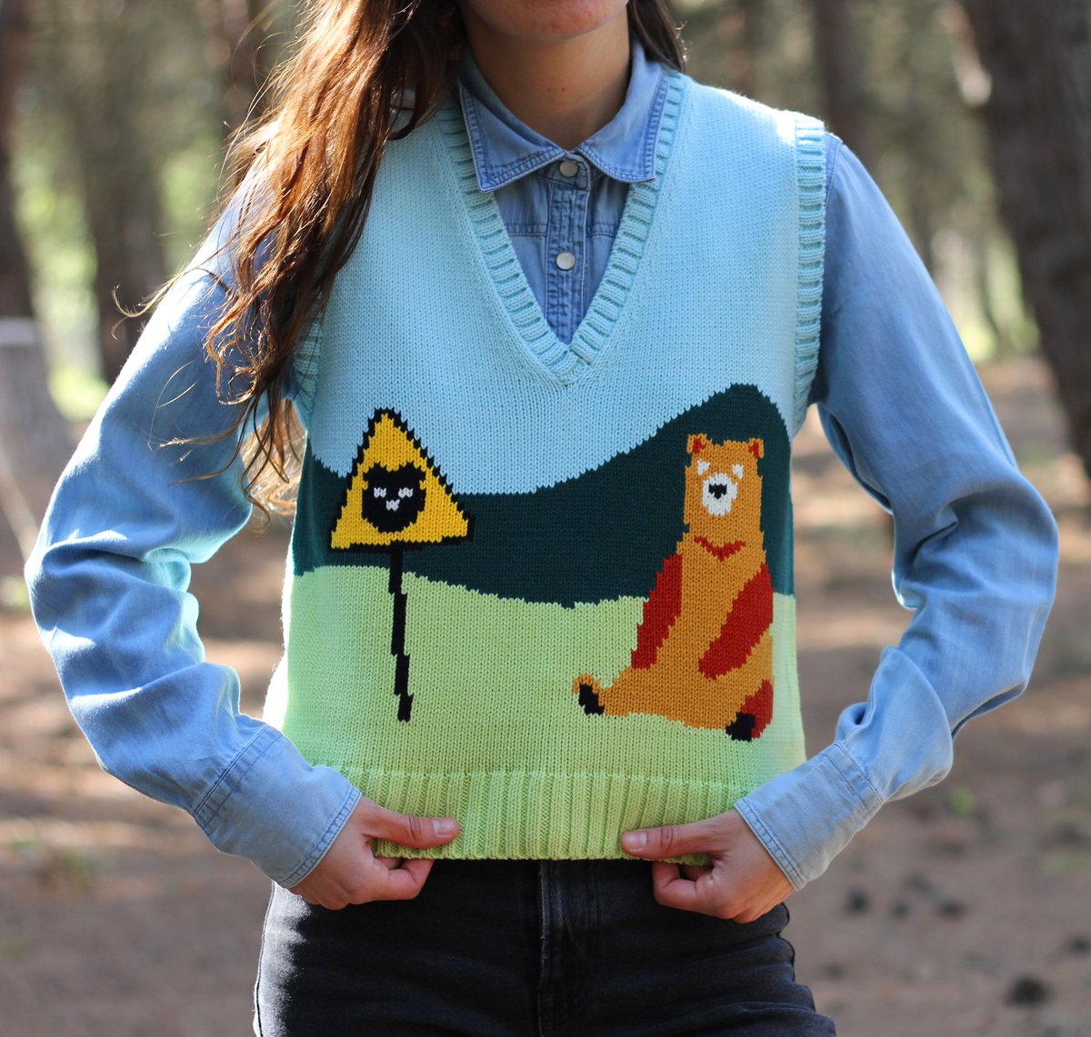 Oue first ever knitting pattern is now available! etsy.com/listing/132046…

#knitting #knittingmachine #machineknitting #intarsia #handmade #knitart #art #wearableart #fuckfastfashion #slowfashion #pattern #knit #design #colours #yarn #smallbusiness #pattern #knittingpattern #etsy