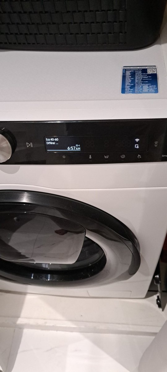 perfide's tweet photo. Finally got technophile and connected my washing machine to my smartphone. Cool!
Now I just need to find a connected version of my washing liquid and softener bottles. https://t.co/cyqivSm5t3