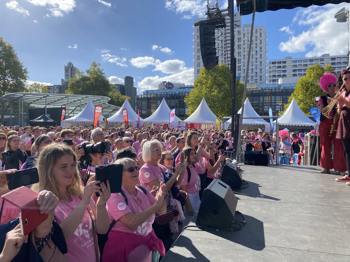 ToutRennesCourt's tweet photo. Degemer mat à la Marche #LaColombia sur #ToutRennesCourt #CentreColombiaRennes #TRC #TRC2022 #Rennes #OctobreRose https://t.co/hBXKEEEKBS
