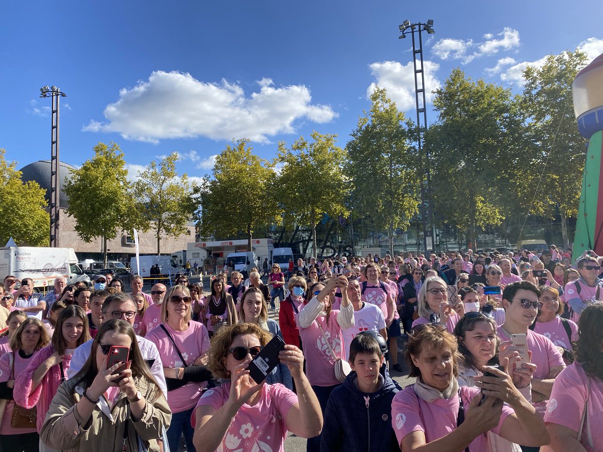 ToutRennesCourt's tweet photo. Degemer mat à la Marche #LaColombia sur #ToutRennesCourt #CentreColombiaRennes #TRC #TRC2022 #Rennes #OctobreRose https://t.co/hBXKEEEKBS