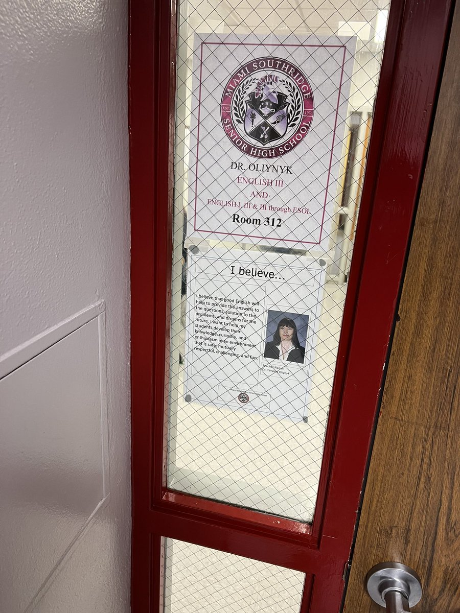 SR_APSingleton's tweet photo. “Believe in children and they will believe in themselves too” - Vicki Reece. Thank you to the wonderful teachers of @Southridge_SHS  for their belief in our students 🔴⚫️🔴 https://t.co/XJqkqE9DYB