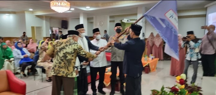 muipusat's tweet photo. Alhamdulilah...
MUI Sumatera Utara telah selesai menggelar Deklarasi Mujahid Digital Sabtu (08/10), di Medan. Tak kurang 200 relawan siap sebarkan konten kebaikan.
#ToleranItuKeren #MujahidDigital https://t.co/V5uObuY4T4