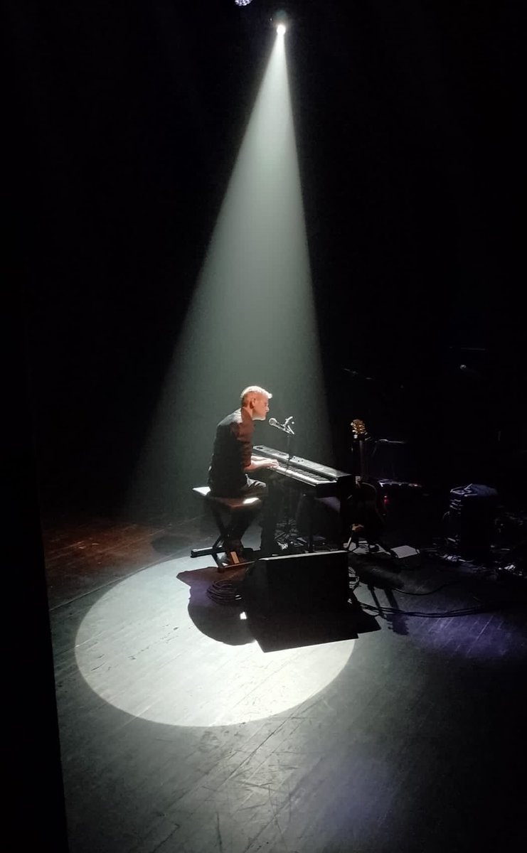 tommcrae's tweet image. Anyone in Oslo and Bergen want to lend me an 88 note weighted key digital piano for my show in exchange for free tickets?