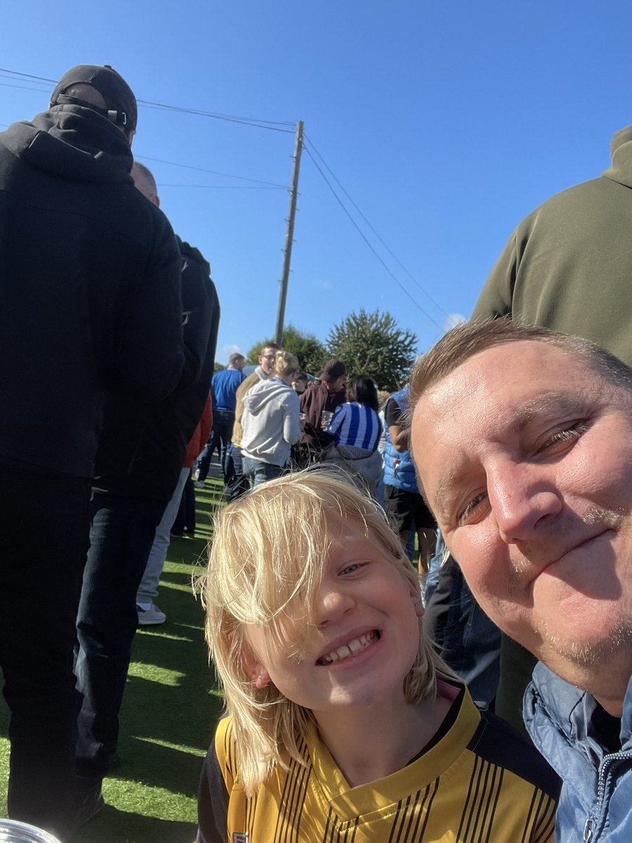 JBarbs41's tweet photo. #SWFCHE a lovely day for a 4-0 🔵⚪️🔵 https://t.co/FmpYhipdDc