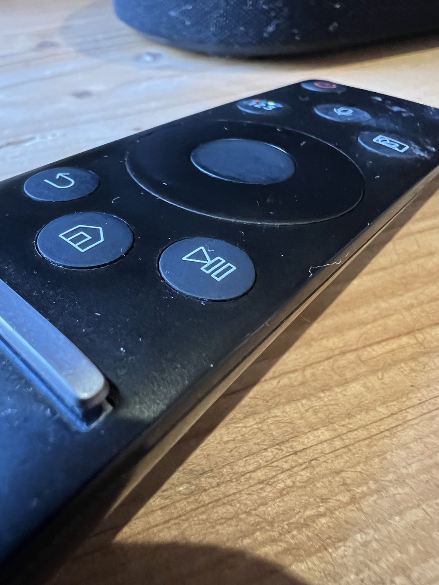 Kurze Frage: bekommt man diese Fernseher auch ohne das Ding hier an? Die Leute aus der Wohnung hier sind gerade weg und ich möchte gerne sehen, wie Desperate Housewives weitergeht :(