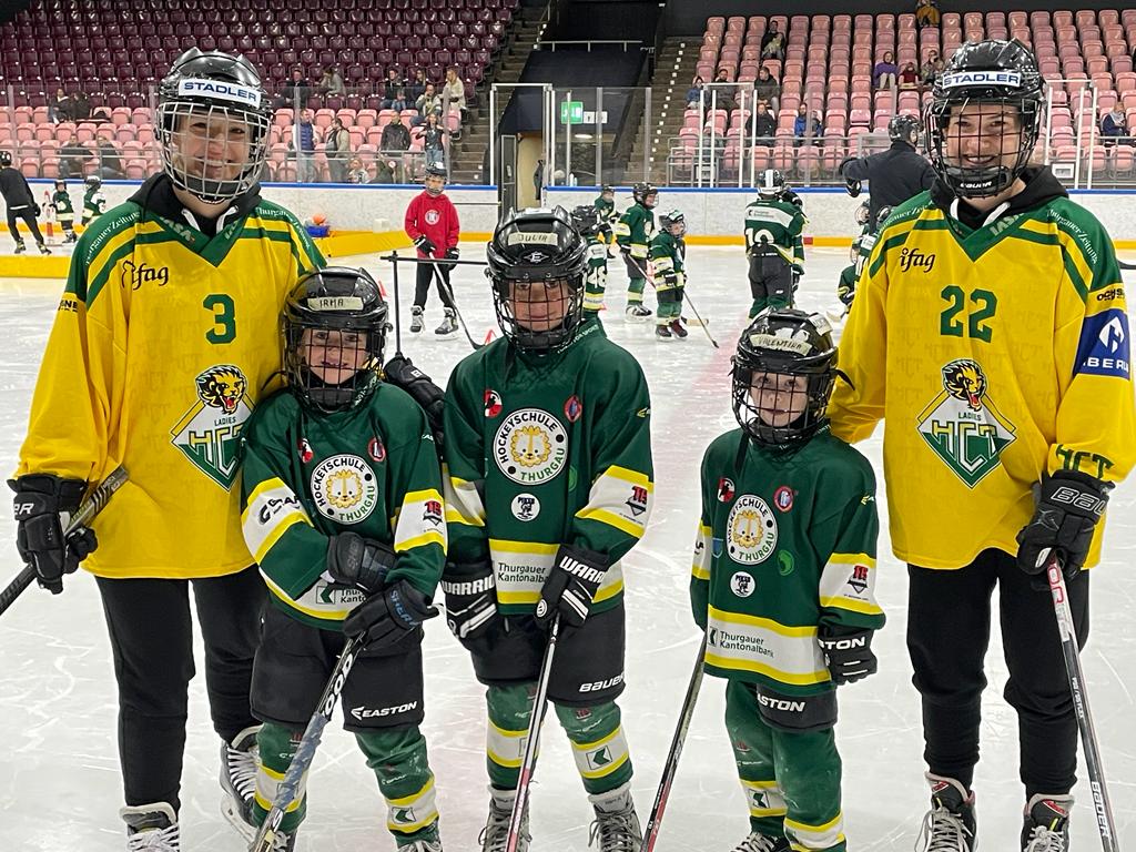 Some more World Girls' Ice Hockey Weekend pictures received us from Germany🇩🇪, Kazakhstan🇰🇿, Kuwait🇰🇼 and Switzerland🇨🇭. Find out more in the #WGIHW tracker: iihf.com/en/news/39535/…

#hockey #icehockey <a href="/deb_teams/">Deutscher Eishockey-Bund</a> <a href="/SwissIceHockey/">Swiss Ice Hockey</a>