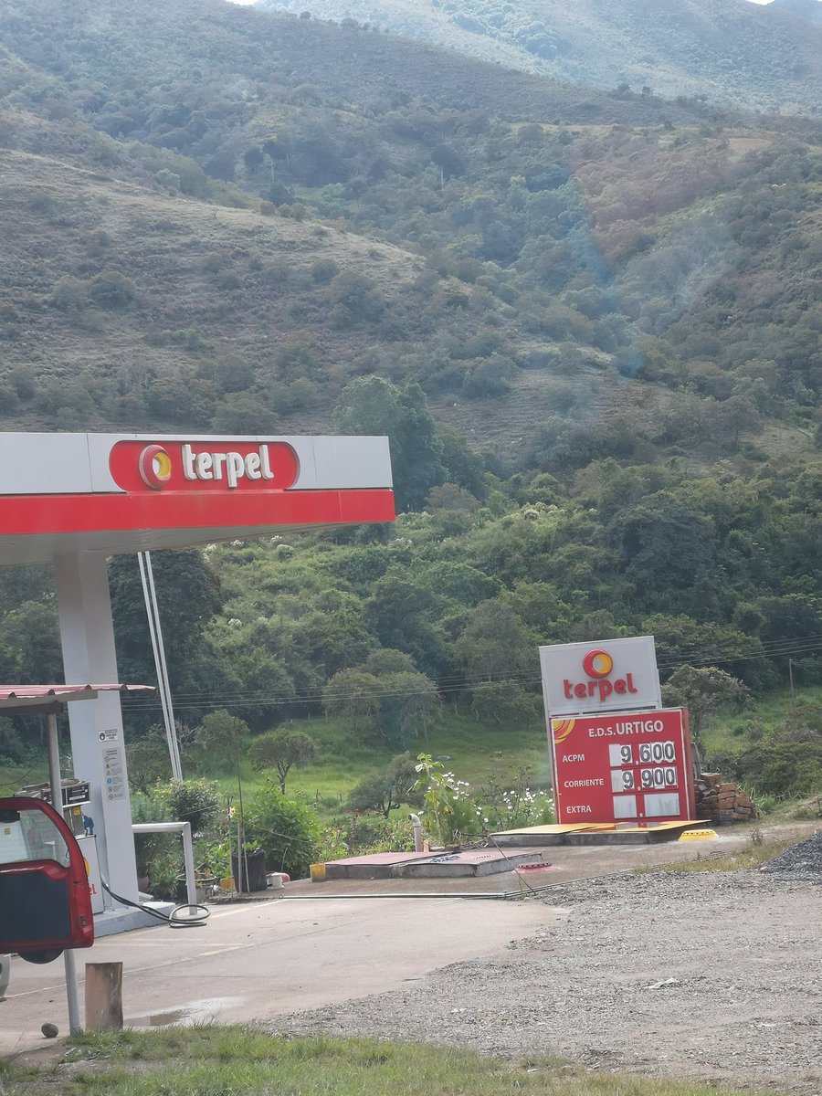 lahoomana's tweet photo. Onzaga, Santander, Colombia

Al campesino siempre se la mandan dura y hasta el fondo.

Corriente en rural $9.900
Corriente en Bucaramanga $9.180

@CristoAtado https://t.co/AXvzGGDwJ9