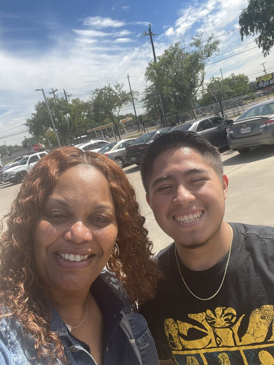 Shontisa Hurst M.Ed. (@techtisa) on Twitter photo This ⬇️ senior <a href="/CulinaryMilby/">buffdiner2017</a> exhibited great customer service while assisting me for <a href="/hartman_ms/">Charles Hartman MS</a> edible cell cake pick up🍰 his passion for what he’s doing <a href="/Milby_HS/">Charles Milby High School</a> was evident as he explained the program. Chef Gonzalez has done a great job with his students 🧑🍳 #partnerships This ⬇️ senior <a href="/CulinaryMilby/">buffdiner2017</a> exhibited great customer service while assisting me for <a href="/hartman_ms/">Charles Hartman MS</a> edible cell cake pick up🍰 his passion for what he’s doing <a href="/Milby_HS/">Charles Milby High School</a> was evident as he explained the program. Chef Gonzalez has done a great job with his students 🧑🍳 #partnerships