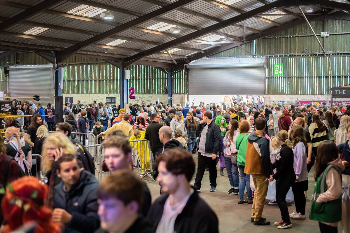 comconscotland's tweet photo. We’re having THE BEST DAY EVER!! So many of you turned up to see your heroes 🦸🏻‍♂️⚡️🏁 #comicconscotland22 https://t.co/8v0HefWHvx