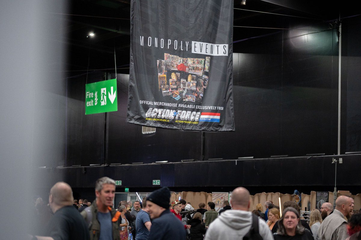 comconscotland's tweet photo. We’re having THE BEST DAY EVER!! So many of you turned up to see your heroes 🦸🏻‍♂️⚡️🏁 #comicconscotland22 https://t.co/8v0HefWHvx