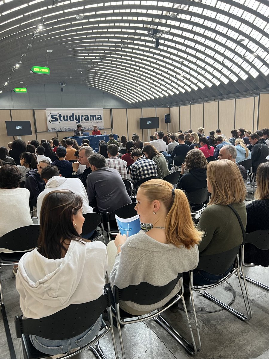 Une salle comble à la conférence ⁦@SKEMA_ESDHEM⁩ ⁦@SKEMA_BBA⁩ au salon ⁦<a href="/studyrama/">Studyrama</a>⁩ de #Nice ☺️☺️😉. Vous l’avez ratée ? Venez nous parler directement sur le stand, vous saurez tout ! ⁦<a href="/SKEMA_BS/">SKEMA Business School</a>⁩ #WeAreSKEMA