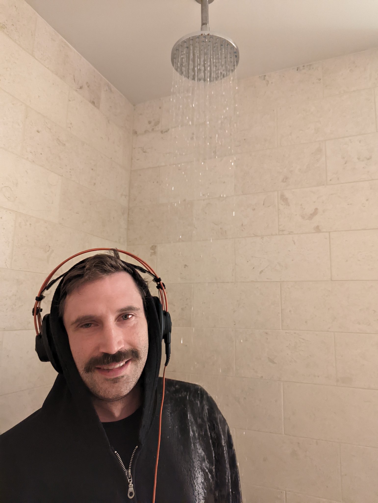 ThePrimeagen on Twitter "HOTEL SHOWER REVIEW Pros water pressure