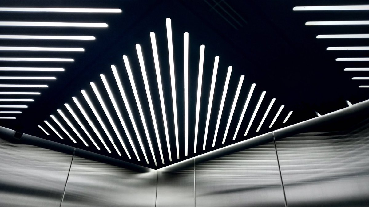 ferlamp's tweet image. Elevator’s scene - looking up ~