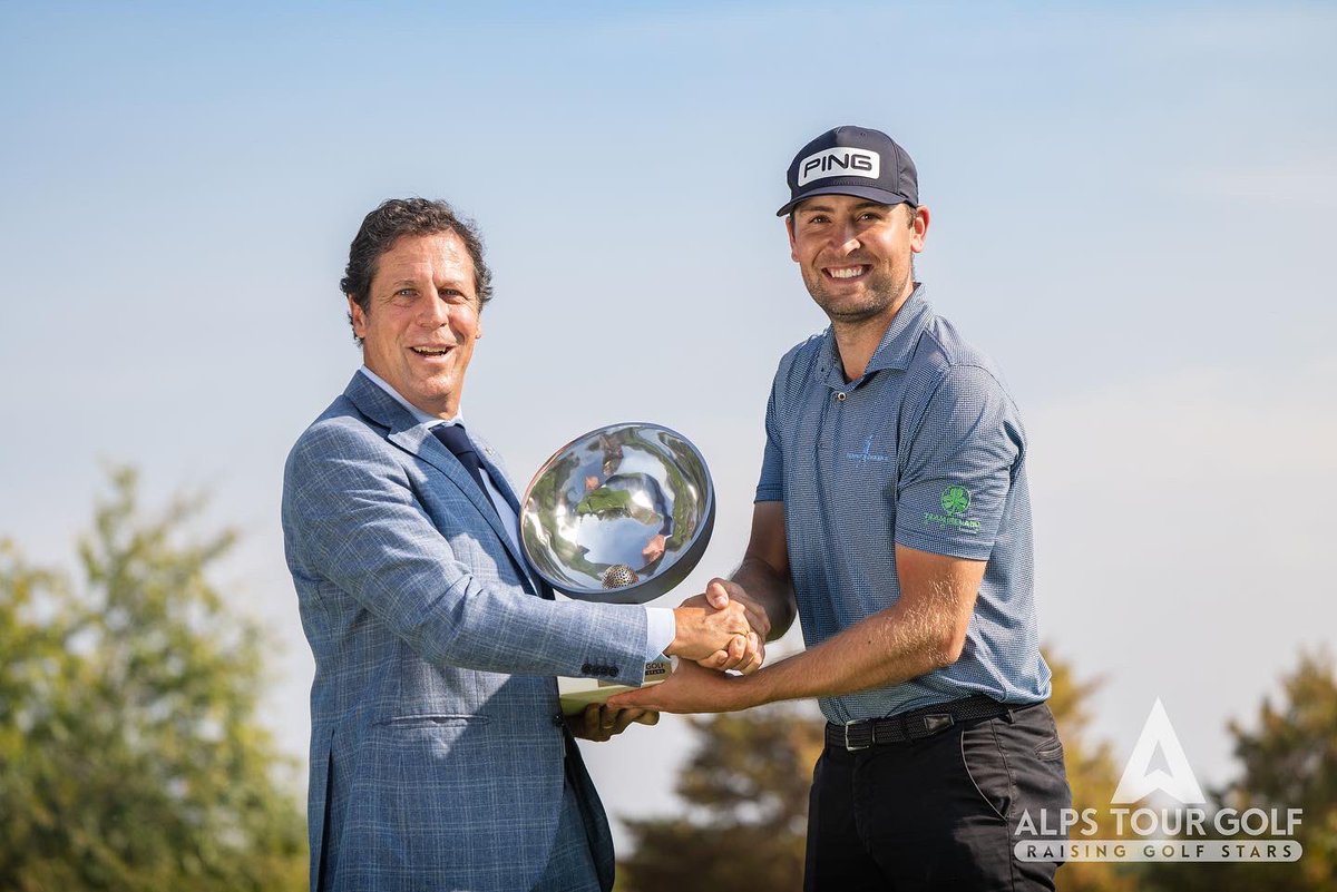 alpstourgolf's tweet photo. 🇮🇪 Jonathan Yates wins the 2022 Emilia Romagna Alps Tour Grand Final with at -14. In 2nd place 🇮🇹Stefano Mazzoli at -12.
📝 Press here: https://t.co/HQVjrZpzVn
📸 Federico Capretti/Alps Tour
#raisinggolfstars 
#risinggolfstars https://t.co/wrd5V72TwT
