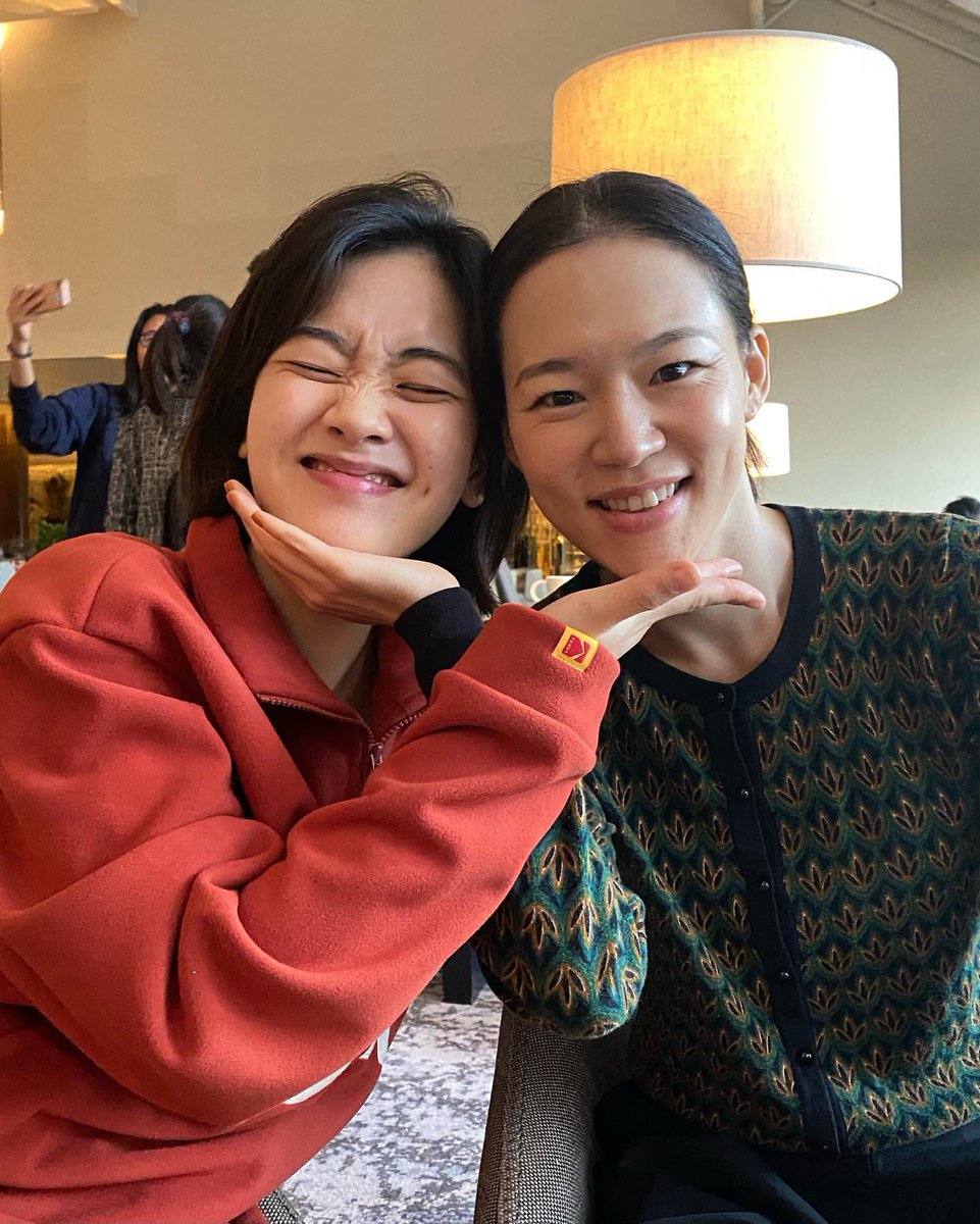 _ToToror's tweet image. 바빠도 사랑하는 어떤 사람들 근황은 알아서 잘 보고 있음