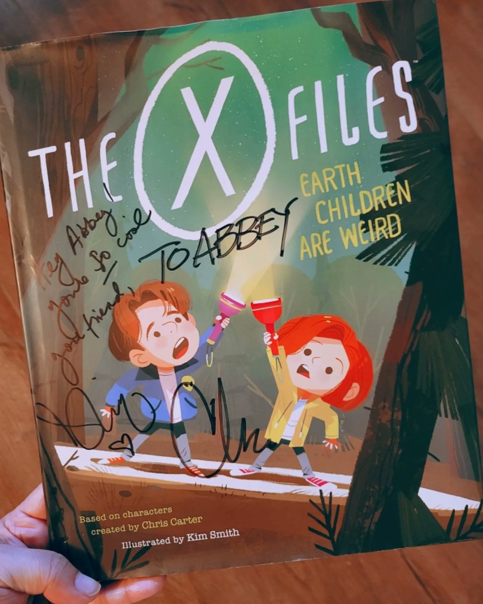 🦉✨️Byrdie Byrd 🔜 🎮PAX EAST (@cosplaybyrd) on Twitter photo Last night before stream, we got to meet Nicholas Lea at <a href="/XFilesMuseum/">X-Files Museum</a> and the time before that we got to meet Chris Carter. Just a couple of X-Files nerds living their best lives. Special thanks to the museum staff bringing the best events to the area. 👽 Last night before stream, we got to meet Nicholas Lea at <a href="/XFilesMuseum/">X-Files Museum</a> and the time before that we got to meet Chris Carter. Just a couple of X-Files nerds living their best lives. Special thanks to the museum staff bringing the best events to the area. 👽