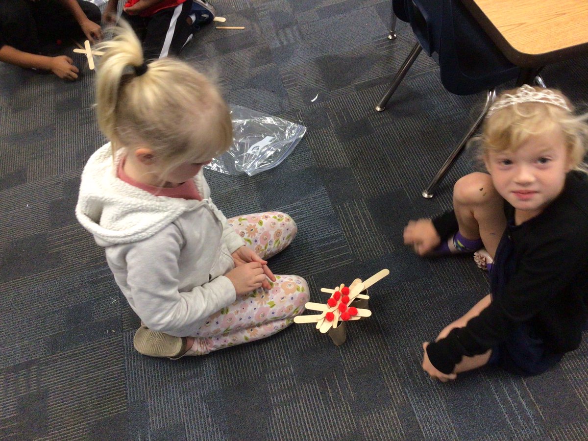 shaferkdgrocks's tweet photo. 10 apples up on top…we will not let them drop. #learningisfun @Buffaloes_SMSD https://t.co/J9zJGc7yCW