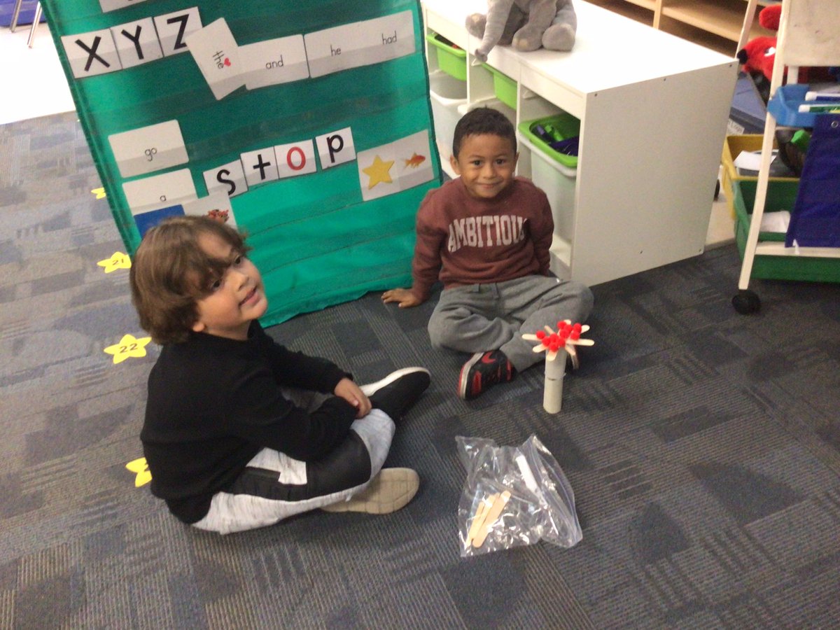 shaferkdgrocks's tweet photo. 10 apples up on top…we will not let them drop. #learningisfun @Buffaloes_SMSD https://t.co/J9zJGc7yCW
