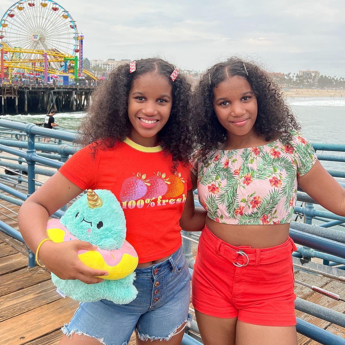 SantaMonicaPier's tweet photo. Happy Weekend! 🍭🧸
📸: @andreaselenatwins
#smpier #santamonicapier #santamonica #santamonicabeach #socal #pierphoto #saturday #saturdayvibes #weekend #seeingdouble #twintrouble #weekendvibes #weekendfun #timefortheweekend #twins #itstheweekend #theweekendisfinallyhere https://t.co/c26R8cj3ap