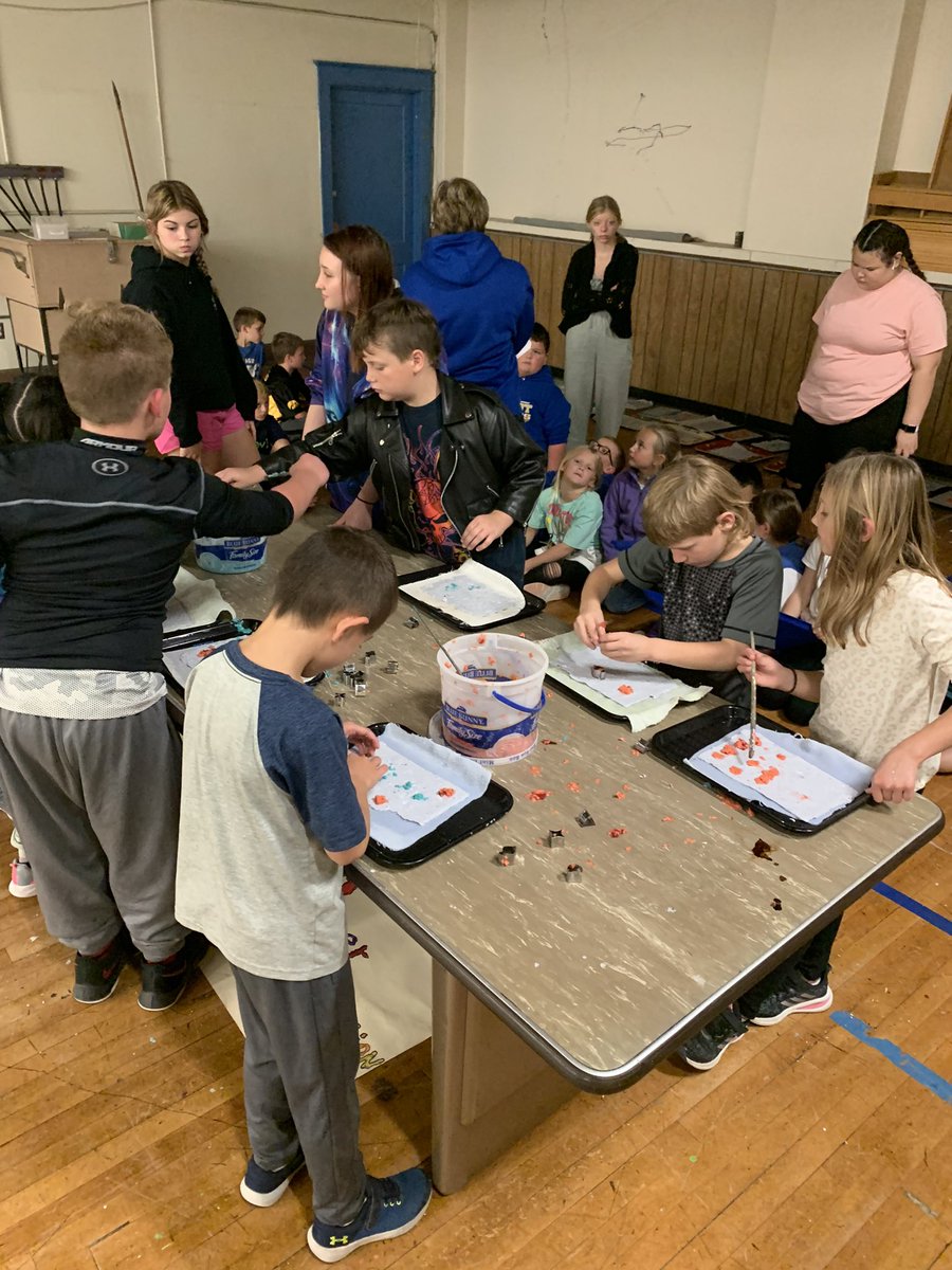 humboldt_elem's tweet photo. Thanks to our high school art students for helping our 2nd graders make paper to wrap up their unit on early Asian civilizations! https://t.co/dCDuHDpRan