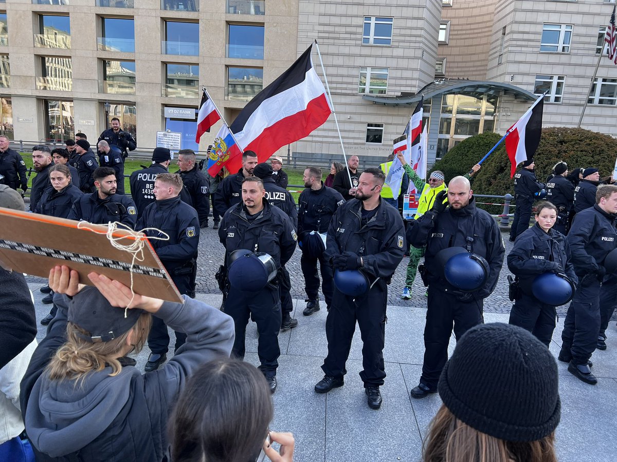 Der dümmste Haufen den man heute in Berlin finden kann  #b0810
