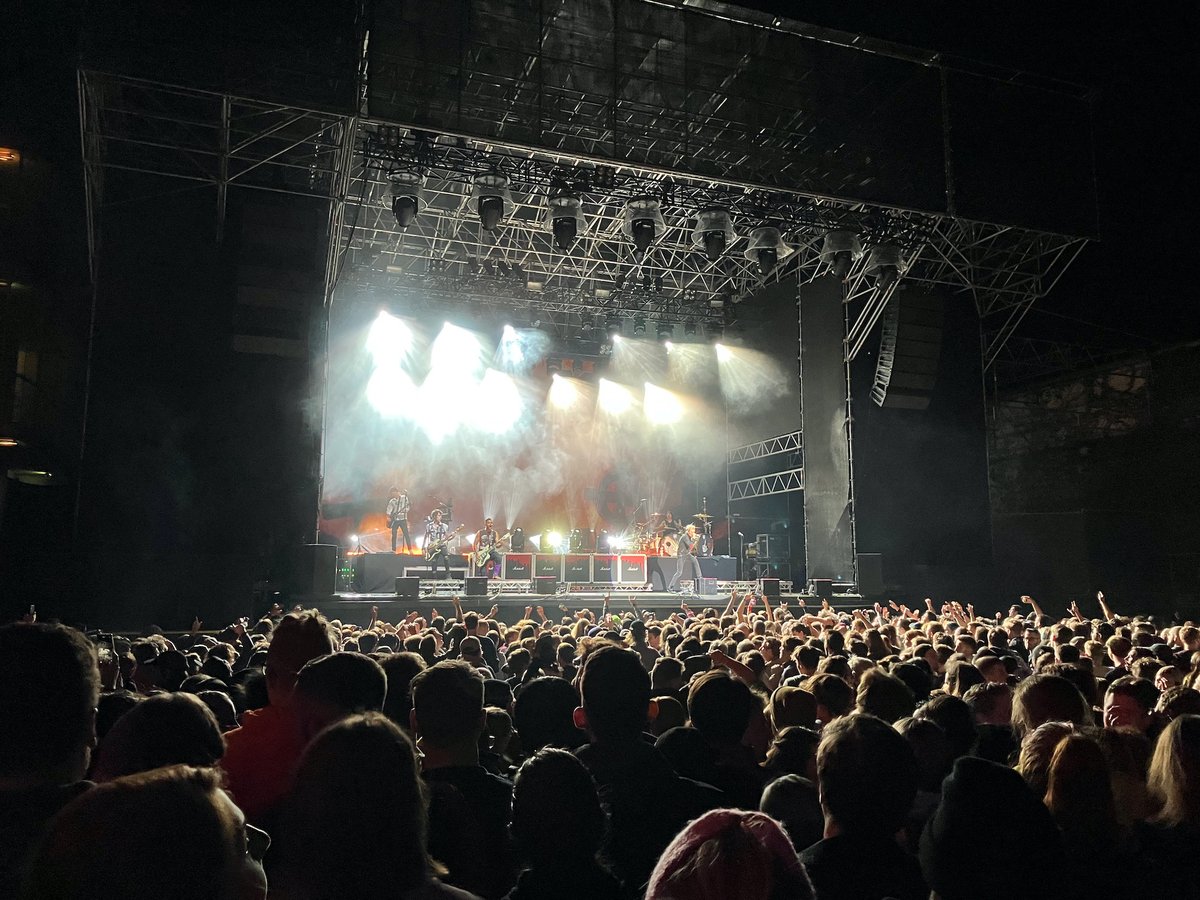StateOfGuitars's tweet photo. Celebrating the last big #openair of the year: @Sum41 @simpleplan &amp; @Cassyette at @arenawien presented by #psi2music

>> https://t.co/KWrdO2pf1h

#sum41 #simpleplan #cassyette #arenawien #arenaopenair #doesthislookallkillernofillertour #intoodeep #fatlip #thehellsong #imjustakid https://t.co/gKXW48GLpr