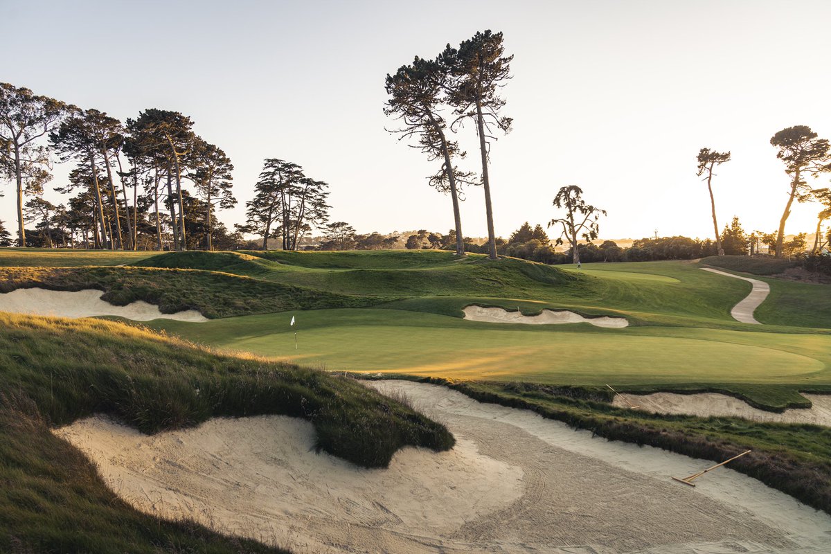 TheGolfHawk1's tweet photo. Half moon above 13 at Lake Merced and some golden hour. #golf #lakemerced https://t.co/SlUtvT9UtC