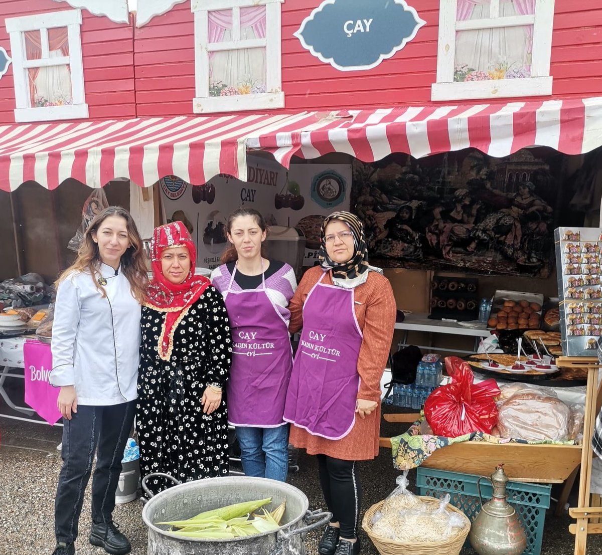 kad_cay's tweet photo. 4.Uluslararası Gastro Afyon Turizm ve Lezzet Festivalinde 
Çay Kadın Kooperatifi 2.yılı 
Çay ilçesini;yöresel lezzetleri ve görsel şölenler ile temsil ediyoruz.
@kubrayigitbasi @afyonkulturevi @caykaymakamlik @gastroafyonn @YslbsEmre  @HuseyinAtli03 @MerveOruc03 @cay_kad https://t.co/O7eLYkWFTd