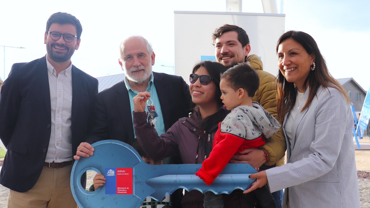 ServiuMaule's tweet photo. Ministro @carlosmontestwt inauguró proyecto de #integraciónsocial Valles de Sta. María 2, que beneficia a 298 familias de #Curicó, finalizando con éxito su gira por la #RegióndelMaule. https://t.co/nc6zJMaNz7