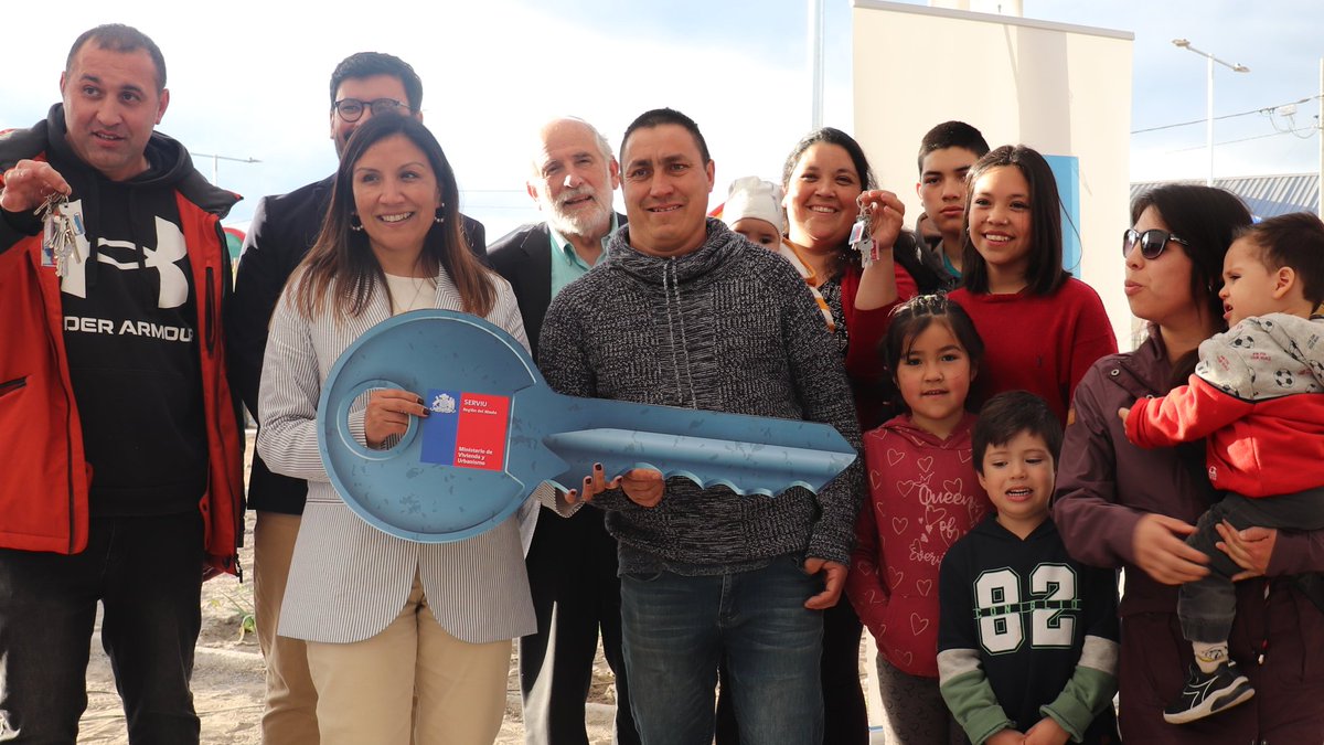 ServiuMaule's tweet photo. Ministro @carlosmontestwt inauguró proyecto de #integraciónsocial Valles de Sta. María 2, que beneficia a 298 familias de #Curicó, finalizando con éxito su gira por la #RegióndelMaule. https://t.co/nc6zJMaNz7