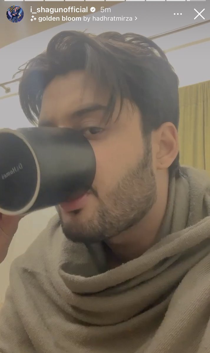 AjeebDastan7's tweet photo. Why is he in a shawl now ? Kya ho raha hai ?👀

They are shooting for Dussehra since 3 days . Curious to know what all goes on.

Bas Raksha Bandhan jitna lamba din na ho jaye😭 #MeetOnZee https://t.co/Y5lSUS3mMp