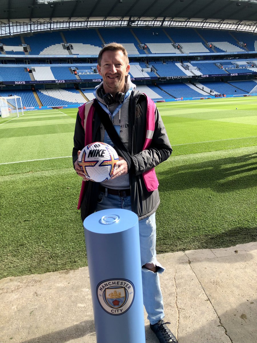 MCFCfans's tweet photo. @SZ_ctid @markgoldbridge Happy to have given the ball the magic touch before the match ;-) https://t.co/g2IndOSV5r