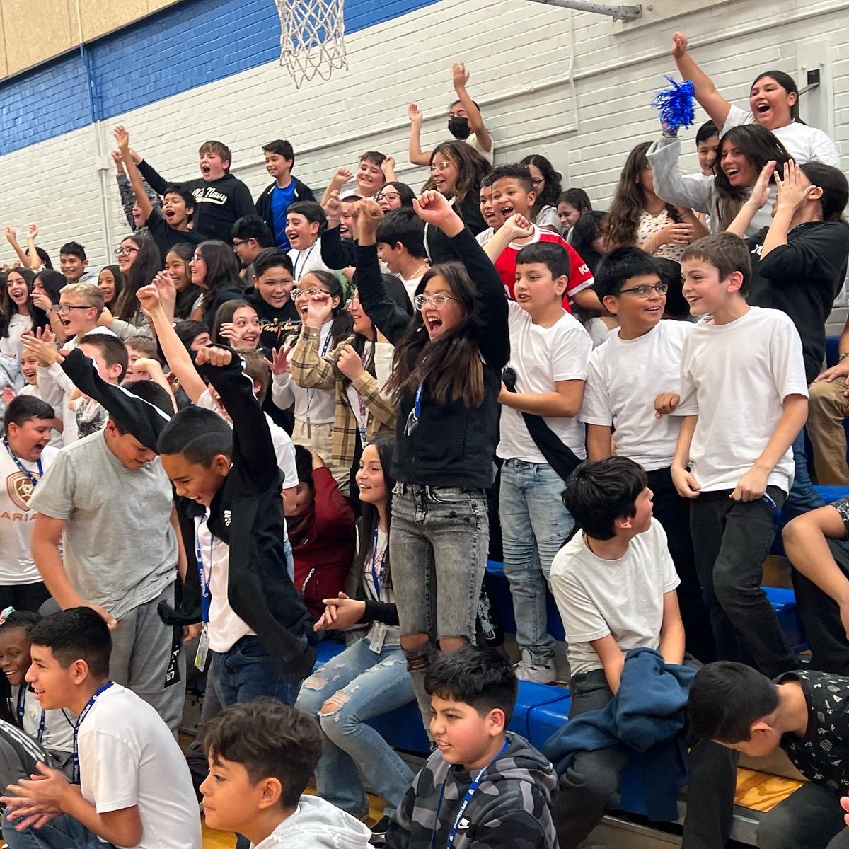 pvmiddleusd259's tweet photo. The faces of proud Royals cheering on their grade level teams 🦁
 
Los caras de los orgullosos Royals animando a sus equipos de nivel de grado 🦁 
#pepassembly #DEVO #wpsproud #pvmsproud https://t.co/Kcz1HTCCm9
