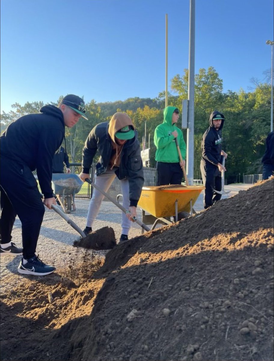 We enjoyed helping Huntington Little League with field maintenance this morning! 

#WeAreMarshall