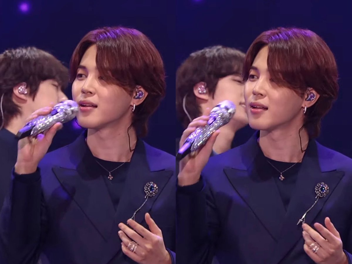 JiminStyle13's tweet photo. We haven’t been here in a long time due to busy schedule. However, watching today’s presentation, noticed that #Jimin is wearing a gorgeous @Margiela embellished brooch and wanted to share!

Didn’t he look divine today?! ❤️ https://t.co/kChiTaSWHa
