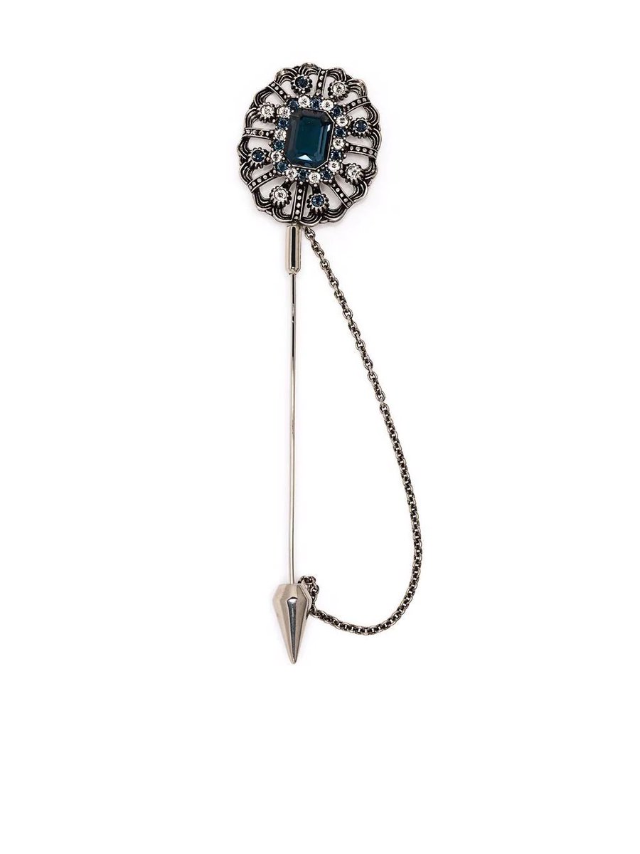 JiminStyle13's tweet photo. We haven’t been here in a long time due to busy schedule. However, watching today’s presentation, noticed that #Jimin is wearing a gorgeous @Margiela embellished brooch and wanted to share!

Didn’t he look divine today?! ❤️ https://t.co/kChiTaSWHa