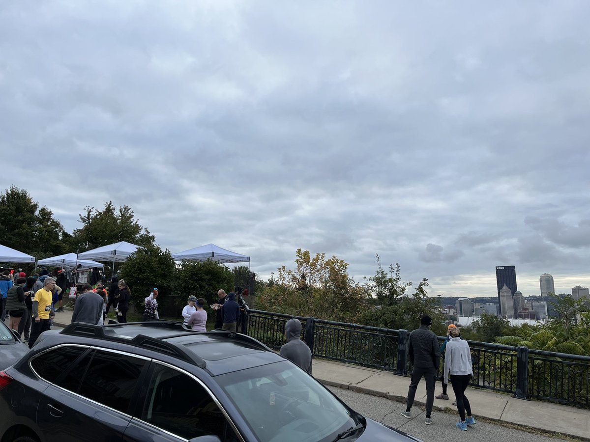 rachaelheisler's tweet photo. Another great @FineviewC #fineview step challenge! 12 public staircases for a total of over 1,600 steps, including 371 on Rising Main! @PGHDPW https://t.co/OupemAFAcj