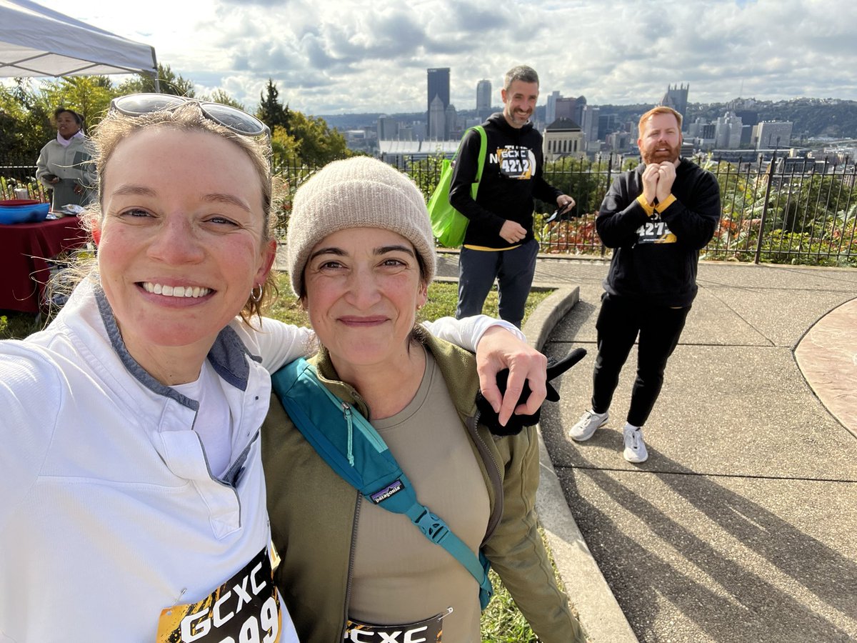 rachaelheisler's tweet photo. Another great @FineviewC #fineview step challenge! 12 public staircases for a total of over 1,600 steps, including 371 on Rising Main! @PGHDPW https://t.co/OupemAFAcj