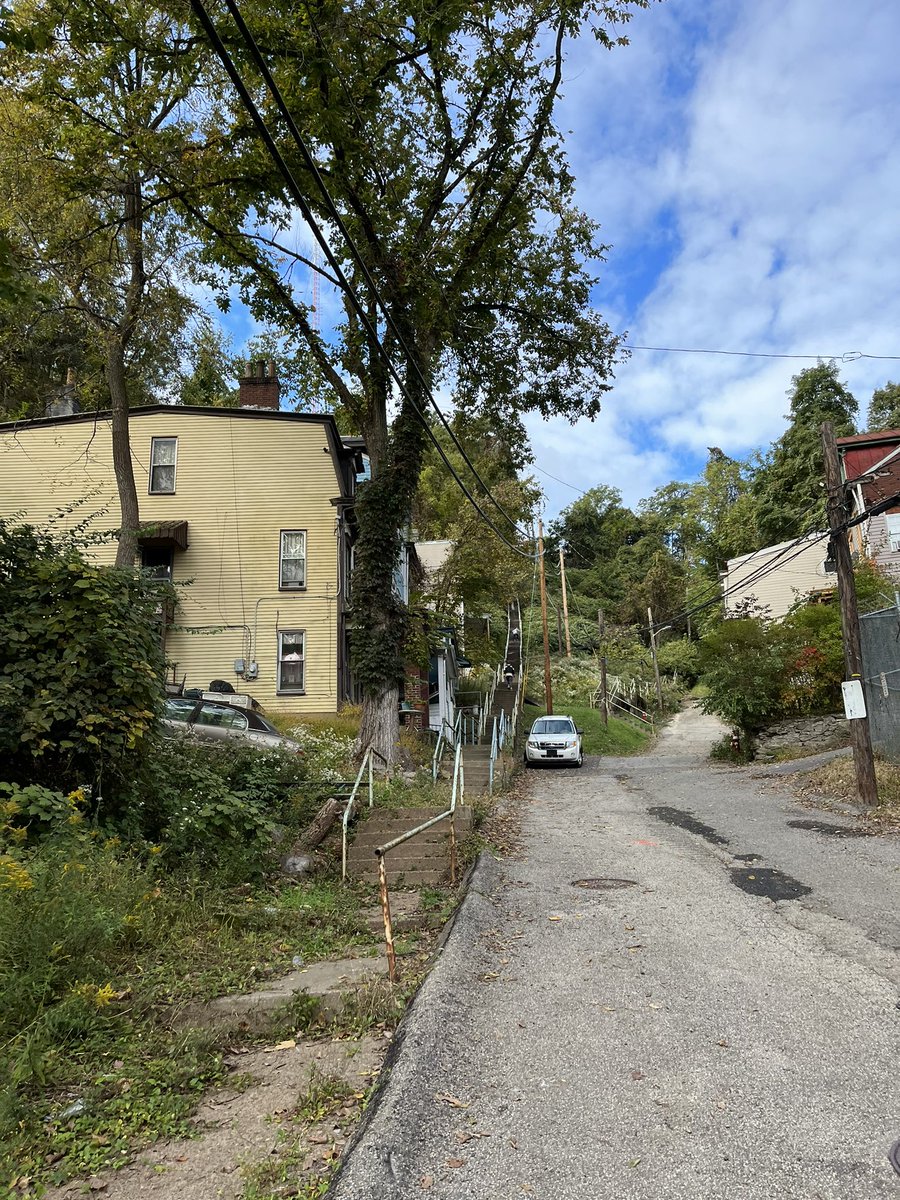 rachaelheisler's tweet photo. Another great @FineviewC #fineview step challenge! 12 public staircases for a total of over 1,600 steps, including 371 on Rising Main! @PGHDPW https://t.co/OupemAFAcj