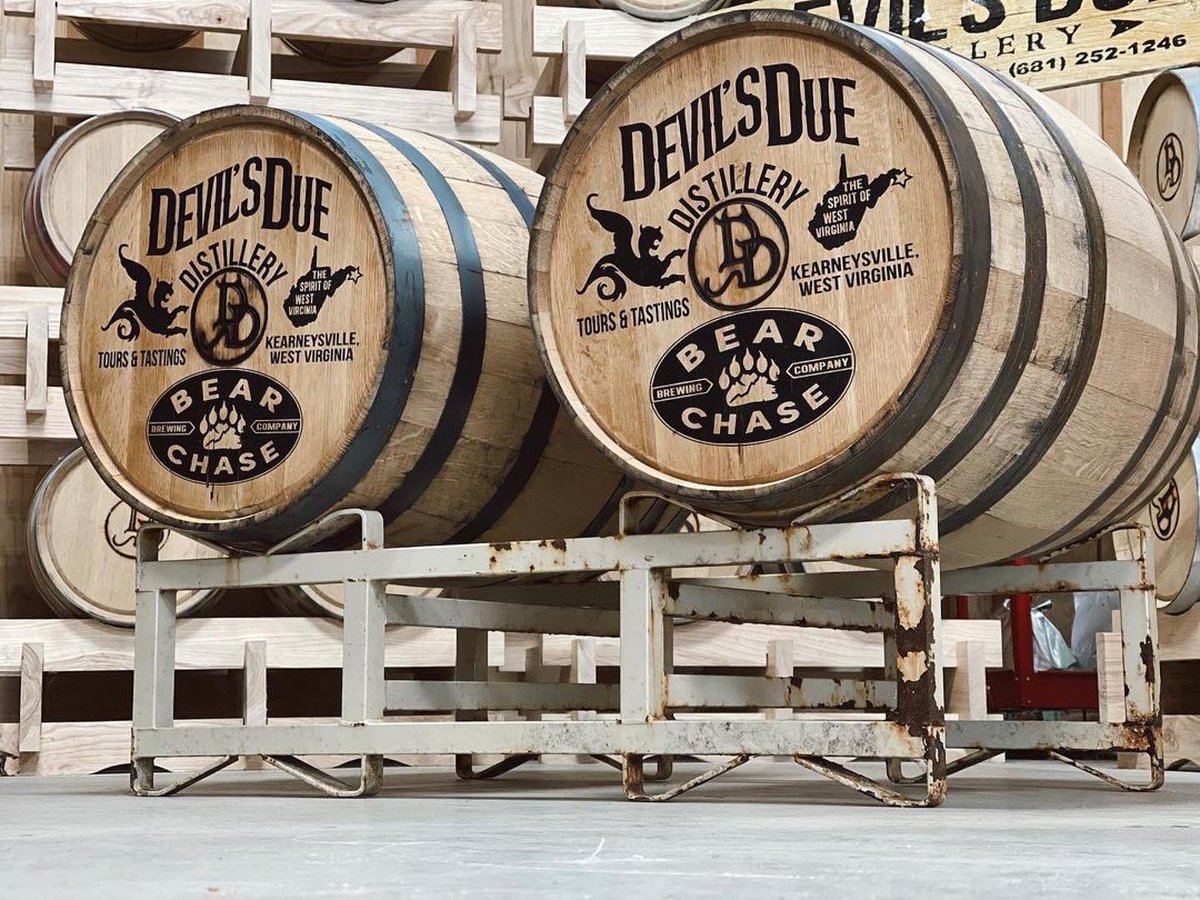 BearChaseBrew's tweet photo. 💥Coming to Bear Chase taps next winter!💥
📸: @devilsduedistillery
・・・
Devil’s Due Distillery partners with Bear Chase Brewery on a special barrel aged beer project.
Drink happy, drink safely.
#beercollab #beercollaboration #bearchasebrew #bearchasebrewing #devilsdue https://t.co/ll2vBExR04