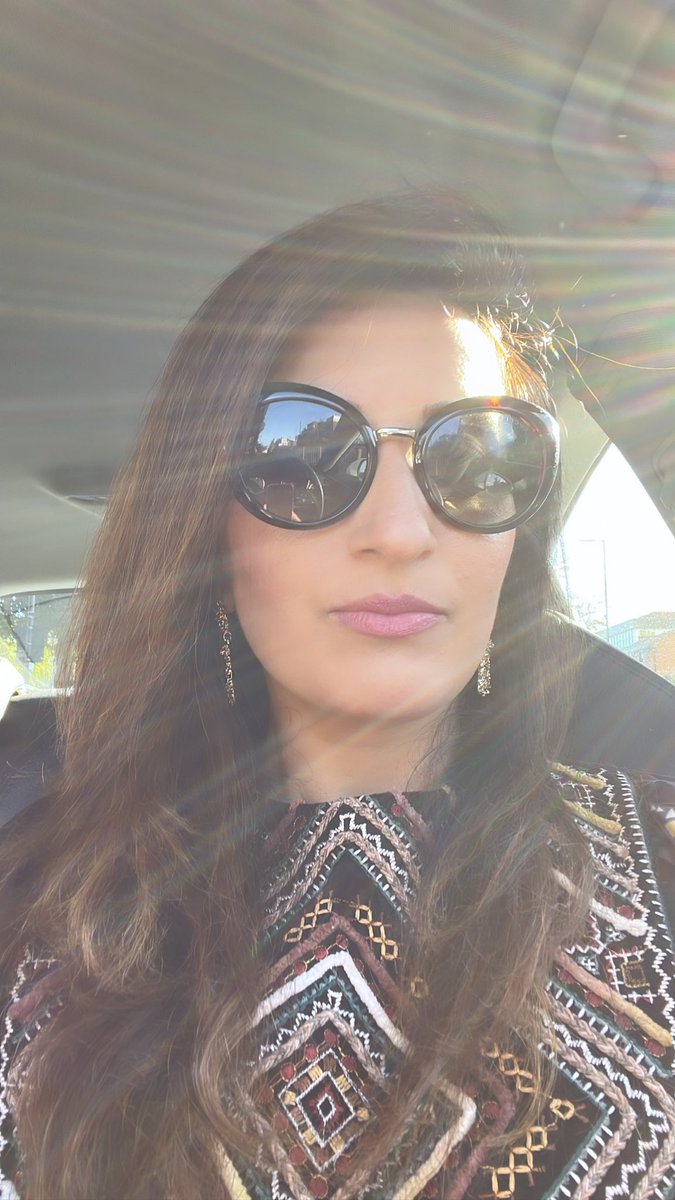 SamaraAfzal's tweet photo. Managed to bring the sun back from Lahore..🌞 .. missing Pakistan though! #AutumnVibes https://t.co/p7J1dlJFCx