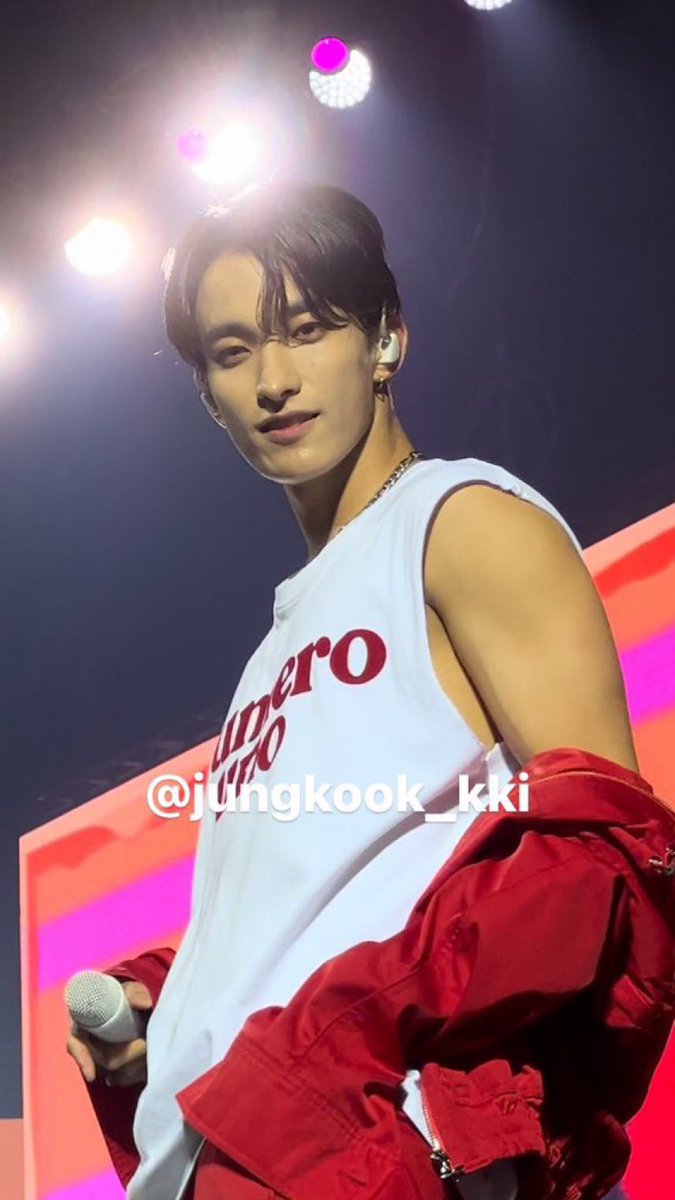 kyeomdaily's tweet photo. ONE AND ONLY LEE DOKYEOM!! https://t.co/LhhsPnJSFu