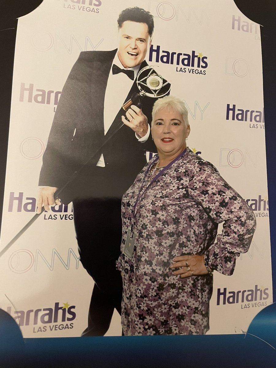 Jaynesalter61's tweet photo. @donnyosmond  Thank you so much for making my night, at the VIP meet my son was waiting outside and took  my photo the joy on my face said it all. It was so worth the wait of 61 year old very happy. THANK YOU@❤️😘 https://t.co/kSuu7NxB3y